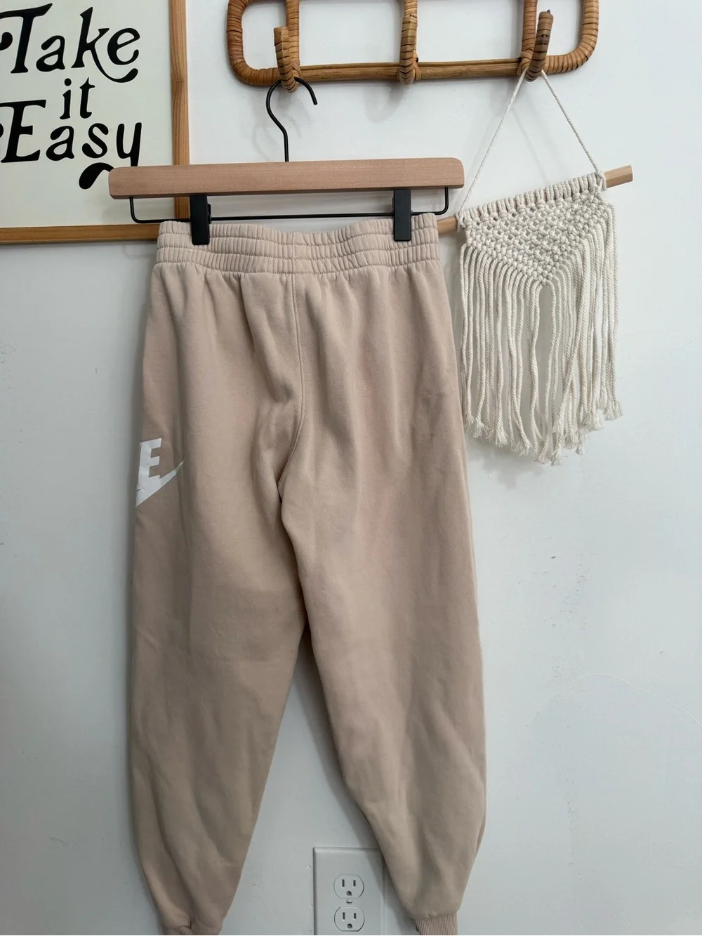 Nike - big kid size M - jogger sweatpants